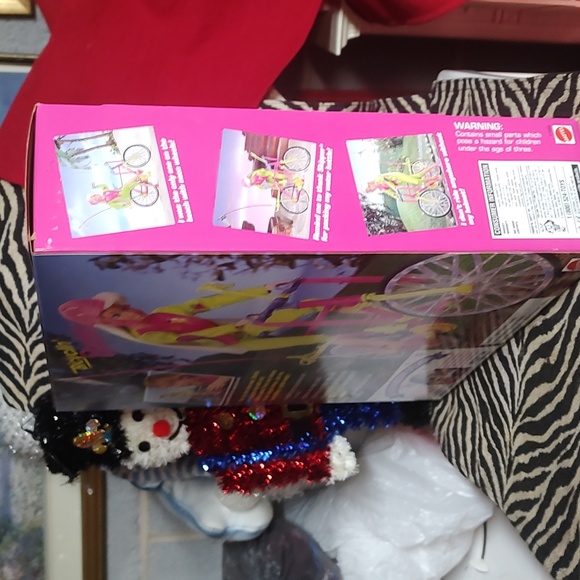 Bicyclin Barbie/1993 - Picture 8 of 8